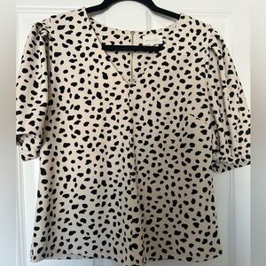 NWOT* MELLODAY Pattern Zip-Up V-neck Top - Size Medium